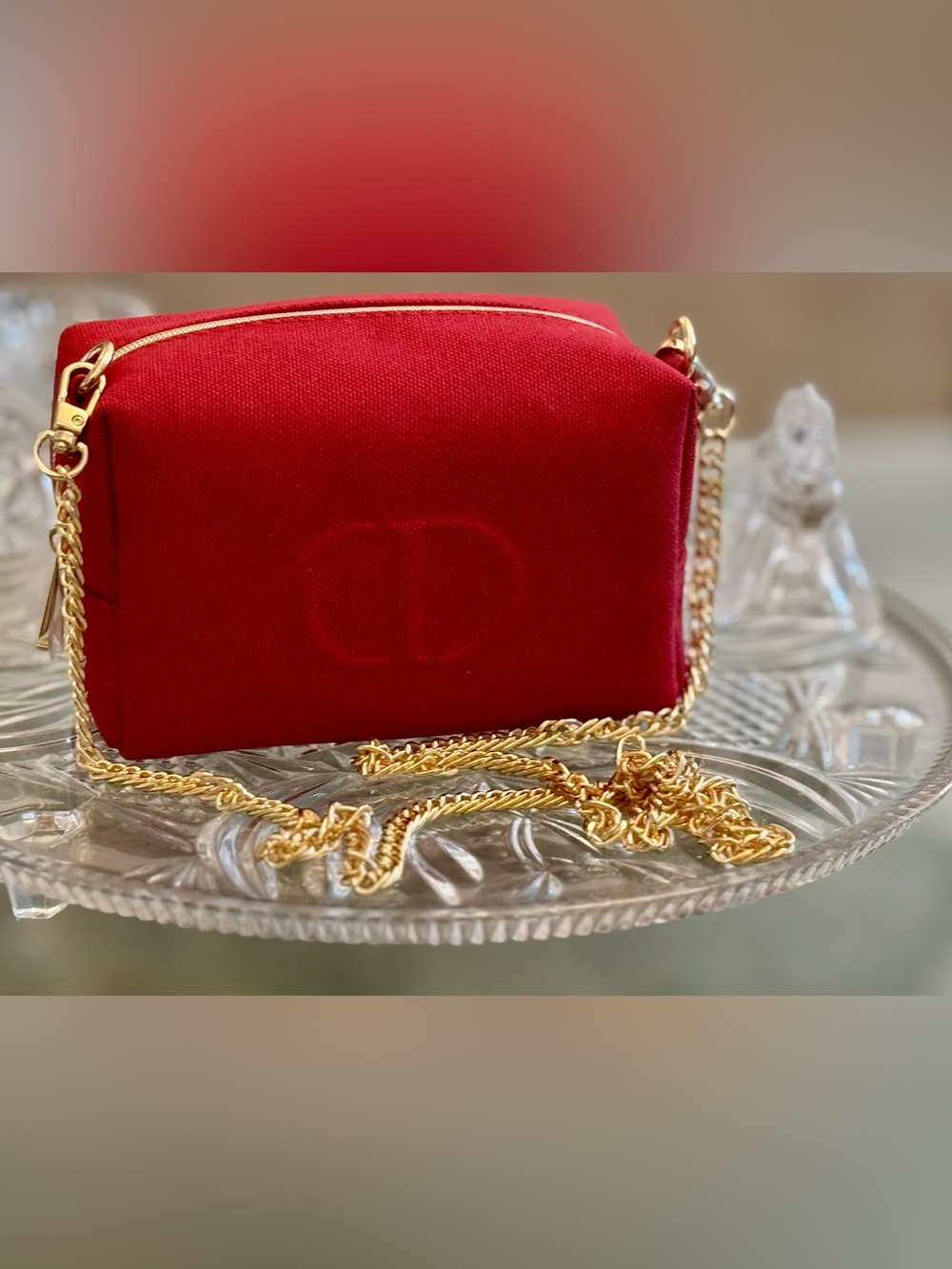 DIOR Beautiful Red Cosmetic Bag with stunning Gold Chain Attached Crossbody - Picture 16 of 16